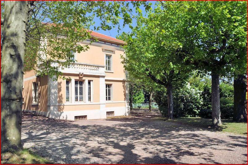 Rillieux-la-Pape Villa Castel Maison-Table D'Hotes & Jardin-Refuge De Biodiversite المظهر الخارجي الصورة