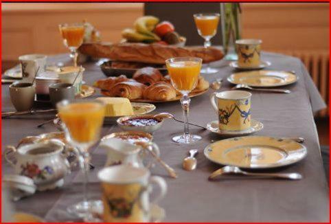 Rillieux-la-Pape Villa Castel Maison-Table D'Hotes & Jardin-Refuge De Biodiversite المظهر الخارجي الصورة
