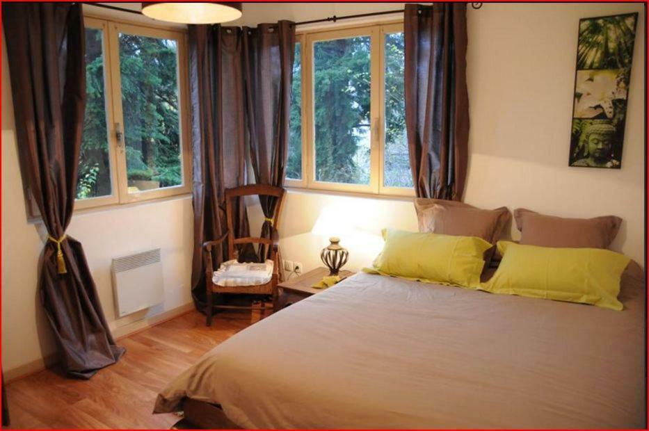 Rillieux-la-Pape Villa Castel Maison-Table D'Hotes & Jardin-Refuge De Biodiversite المظهر الخارجي الصورة