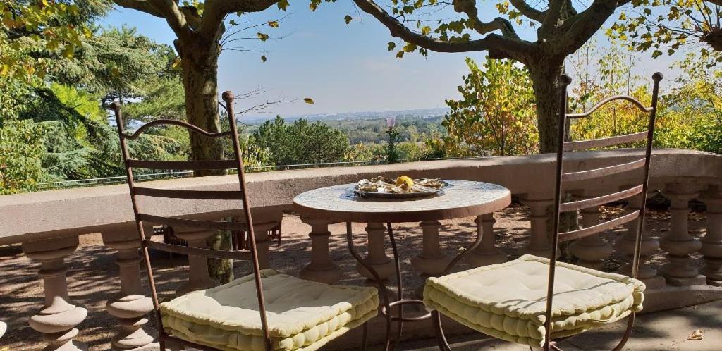 Rillieux-la-Pape Villa Castel Maison-Table D'Hotes & Jardin-Refuge De Biodiversite المظهر الخارجي الصورة